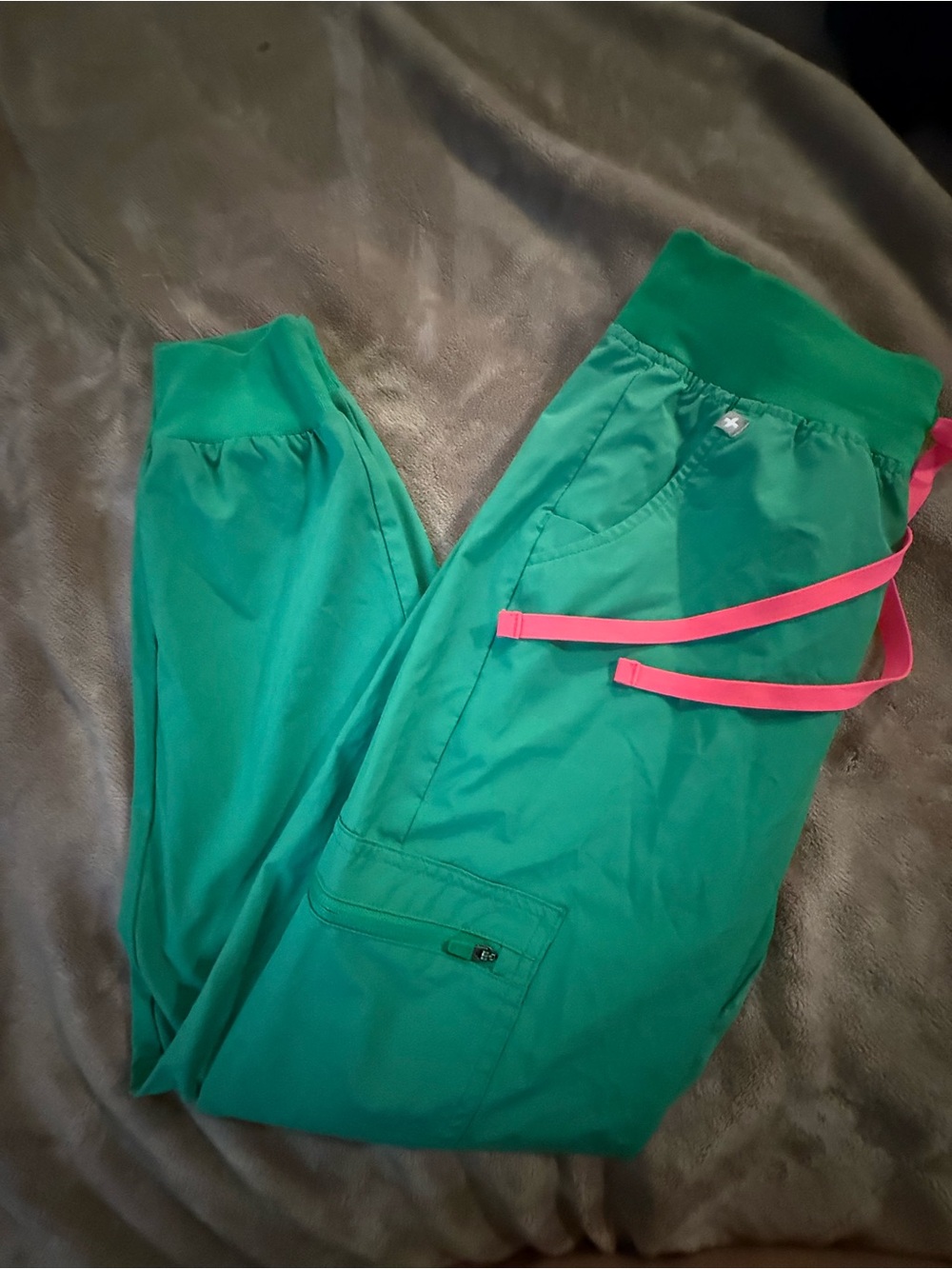 Figs Women’s Teal Green Cargo Joggers with Pink Drawcord  size S/P